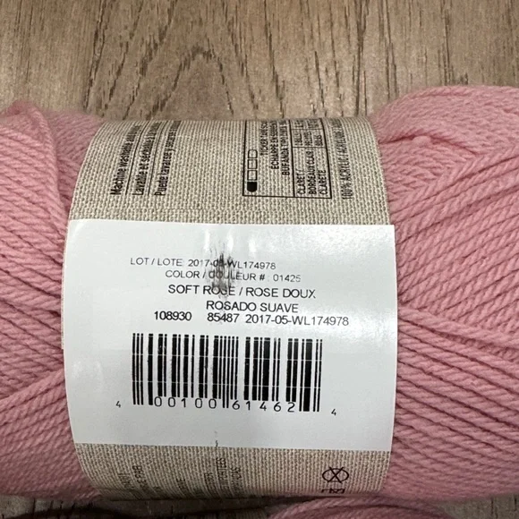 NWT Impeccable Yarn, 4.5 oz in Soft Rose by Loops & Threads - Pack of 5 - Picture 6 of 10